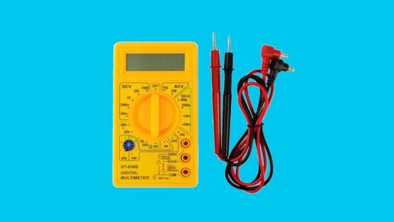 Como testar capacitor na prática usando o multímetro digital