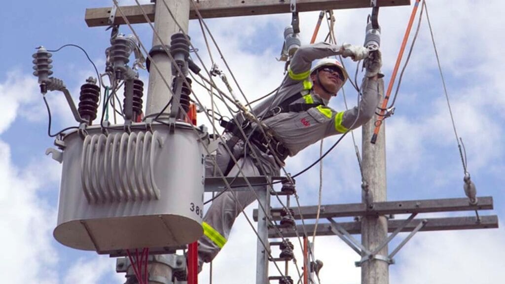 Importância da NR 35 na manutenção elétrica