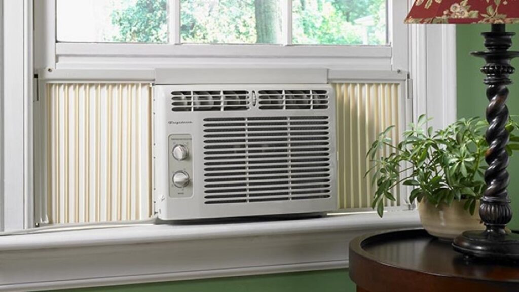 Exemplo de como limpar ar condicionado de janela antigo